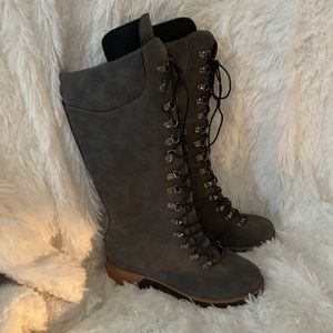 !!🎉🎊HOST PICK🎊❤️💕 NEW Grey 🐭 lace up boots 💕♥️🥰